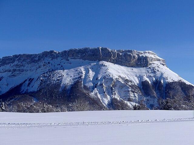 Mont_Margériaz_vu_de_La_Féclaz_dans_la_neige